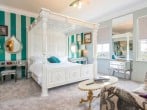 White four poster White four poster